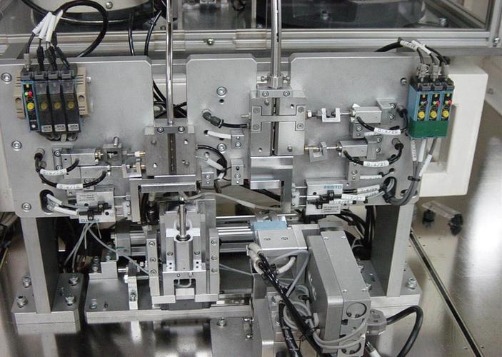 公司依靠先進自動化技術支持,獨立開發多種自動化專機及